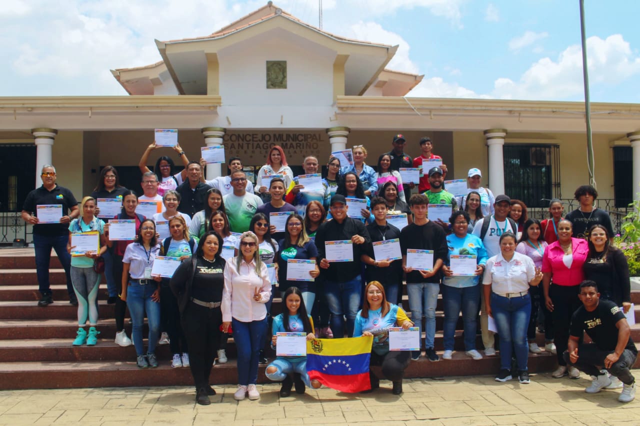Alcaldía de Santiago Mariño certificó 55 guías turísticos