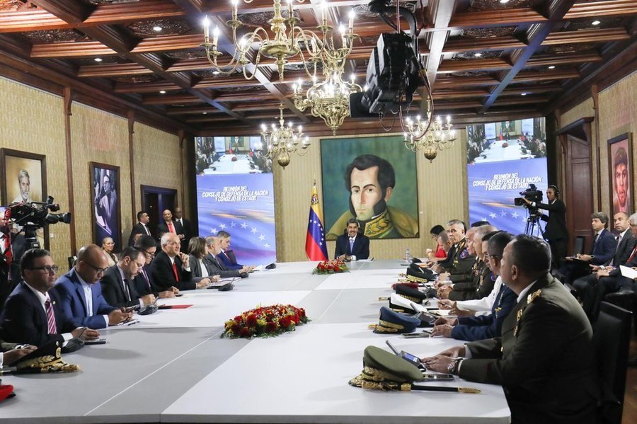 Maduro sostuvo reunión con el Consejo de Defensa y Consejo de la Nación de Estado
