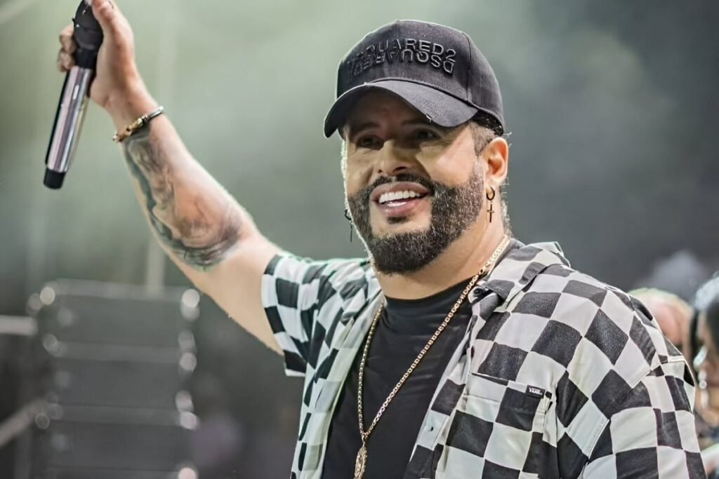 Nelson Velásquez es acusado de violar derechos de autor