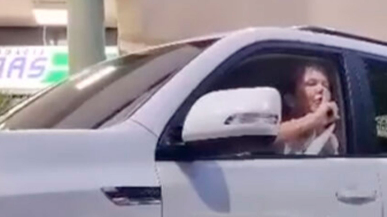 Empresaria le canta sus verdades