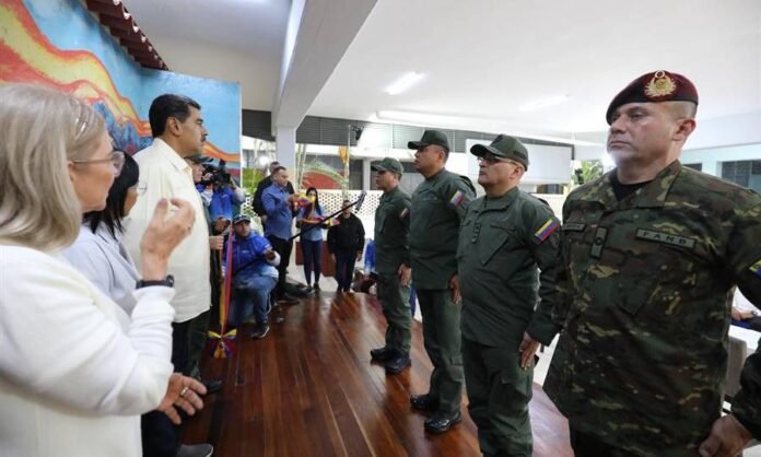 Maduro condecoró a cuatro militares sancionados por EEUU