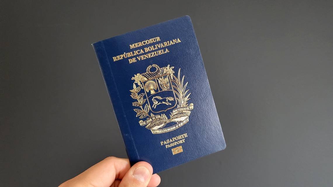 Venezolanos no podrán ingresar al país con el pasaporte vencido por vía aérea Venezolanos con pasaporte vencido podrán tramitar salvoconducto