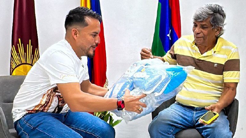 Alcalde Johan Castañeda entrega insumos a pacientes quirúrgicos