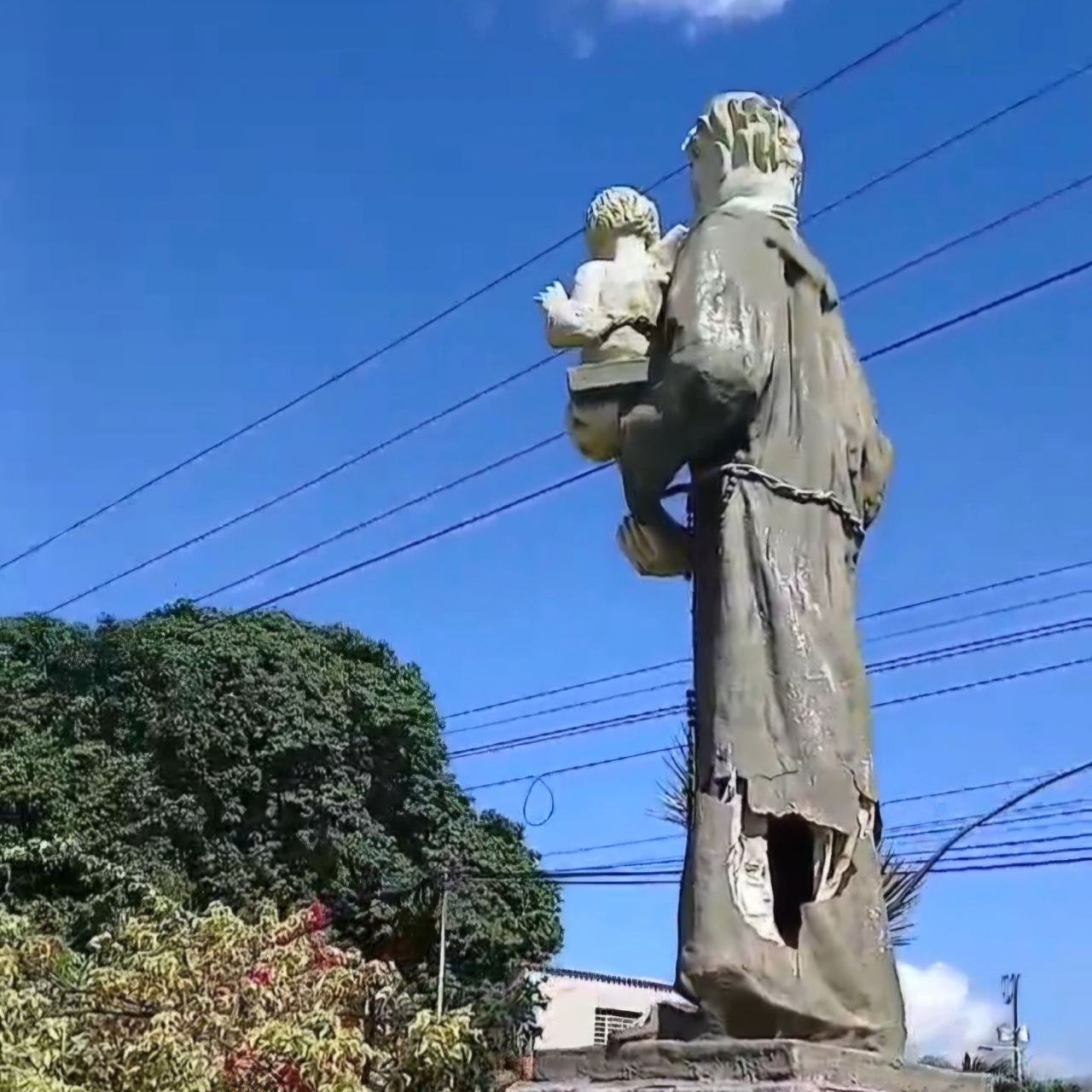 ¡Se nos cae San Antonio! En Los Guayos denuncian deterioro de la imagen religiosa