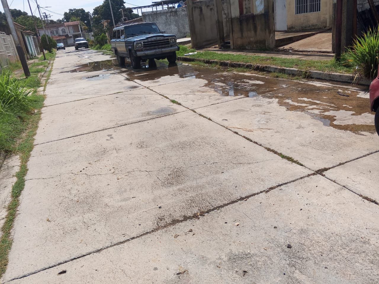 Denuncian problemática de aguas servidas en zona oeste de San Joaquín