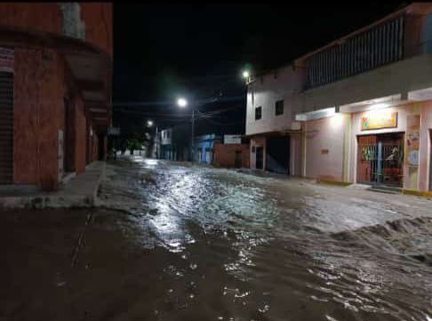 Sectores de San Joaquien amanecen inundados