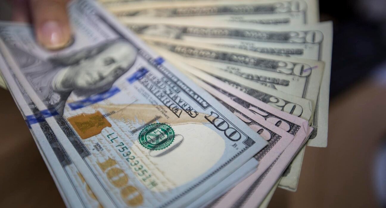 Así amaneció el precio del dólar BCV y Paralelo HOY 15 octubre