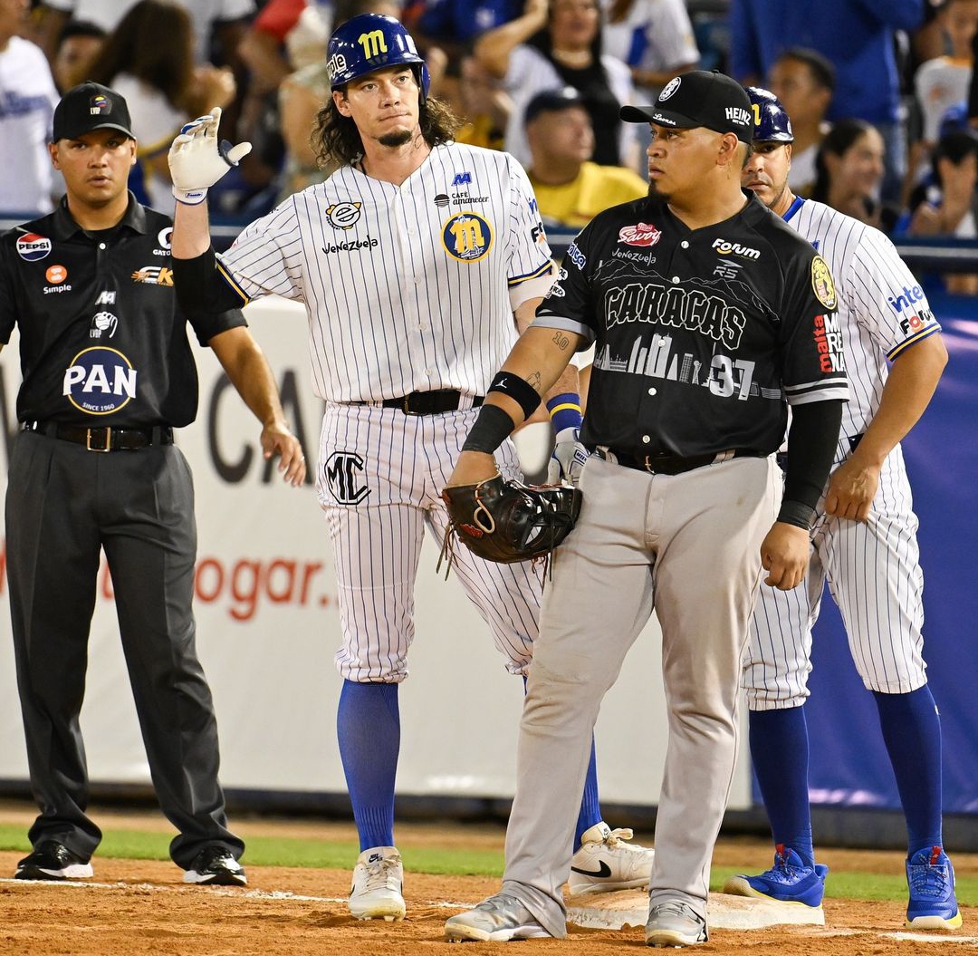 Magallanes apabulló a Leones en La Rinconada