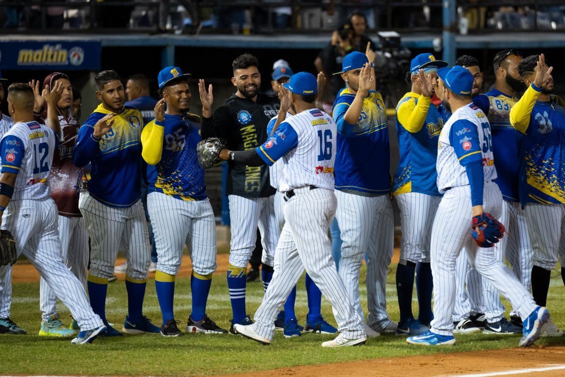 Magallanes vapuleó a Tiburones en Caracas