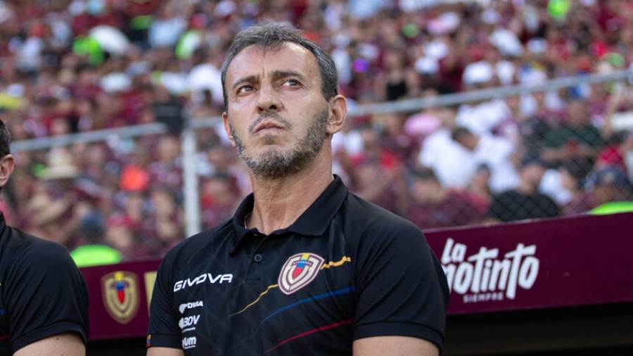 Fuertes rumores sobre despido del ‘Bocha’ Batista | Apuntan a regreso de César Farías en la Vinotinto