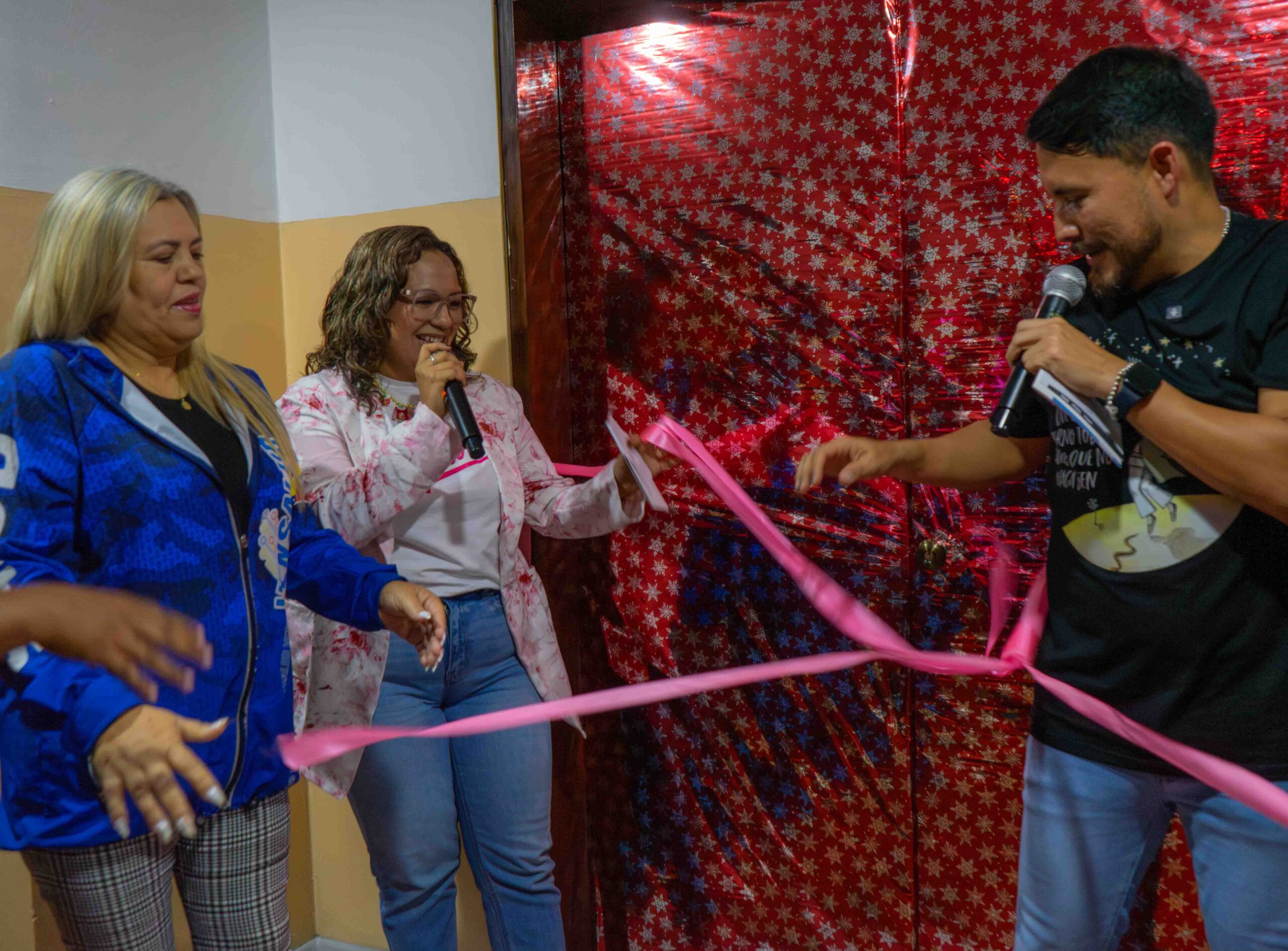 Castañeda inauguró nuevos espacios de Farmacia JGH y “Nace con Amor” en SRI La Compañía