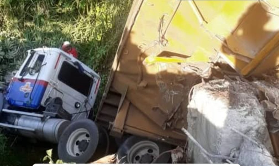 Un lesionado dejó volcamiento de gandola en Morón