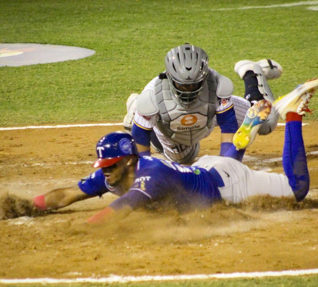 Magallanes cayó ante Tiburones en Valencia