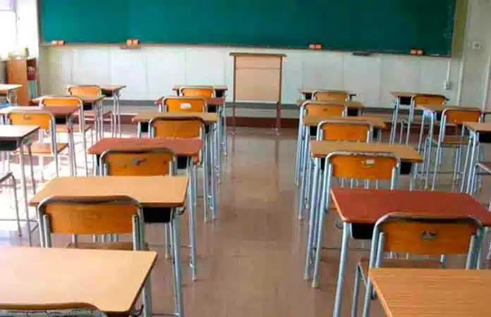 Estudiante intoxicó a maestra para evitar que hablara con su representante