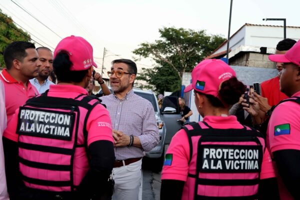 Gobernador Rafael Lacava entregó patrullas y motos a la Policía Municipal de San Joaquín