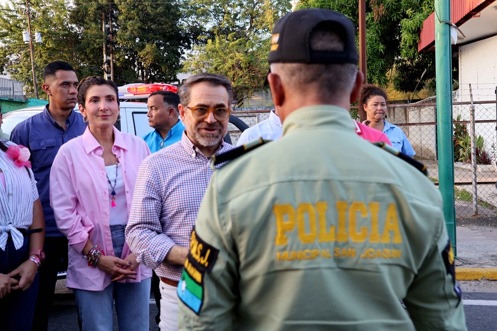 Gobernador Rafael Lacava entregó patrullas y motos a la Policía Municipal de San Joaquín