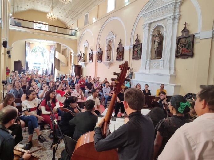 Concierto Clásico de Navidad UC 2024 presentó un repertorio de 15 temas de melodías tradicionales