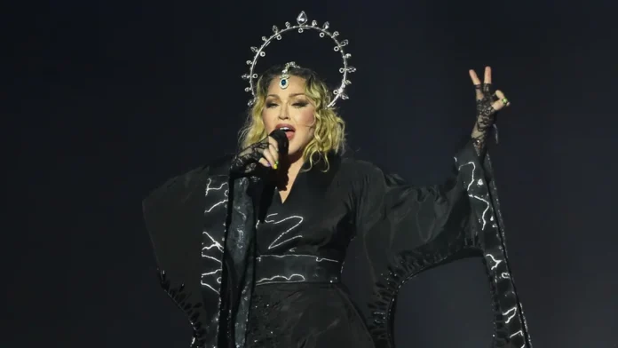 Madonna en el ojo del huracán por publicar fotos generadas con inteligencia artificial de ella y el papa Francisco