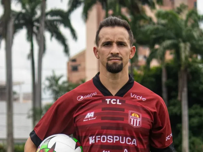 Robert Hernández vestirá granate hasta 2026
