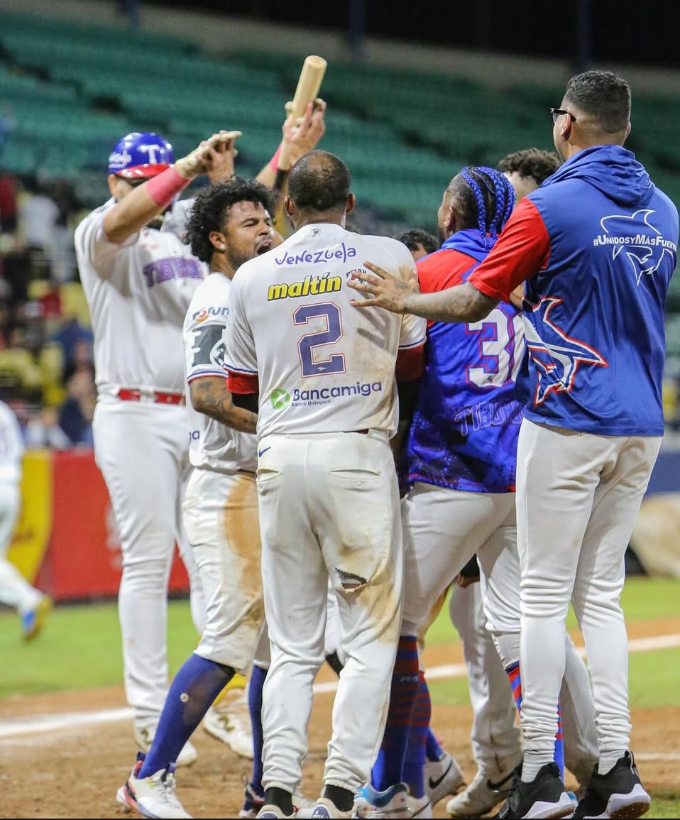 Tiburones vino de atrás y dejó en el terreno a Magallanes