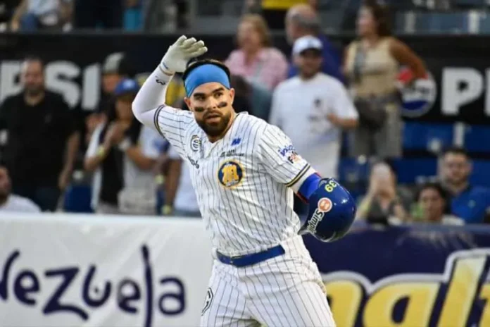 Renato Núñez disparó el histórico cuadrangular número 20 con Magallanes