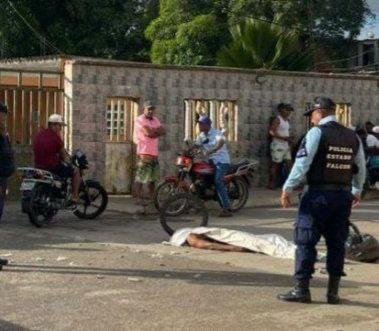 Motorizado y parrillero fallecieron al impactar contra un camión en el municipio Libertador