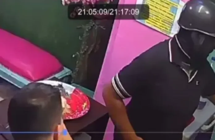 Dos sujetos asaltaron un local de batidos al sur de Valencia
