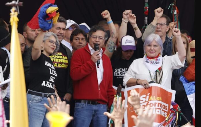 Petro llama a colombianos a rebelarse