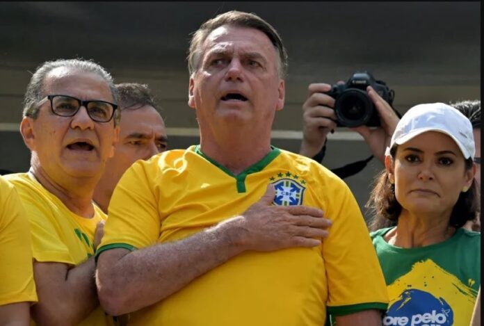 Bolsonaro comparece ante tribunal