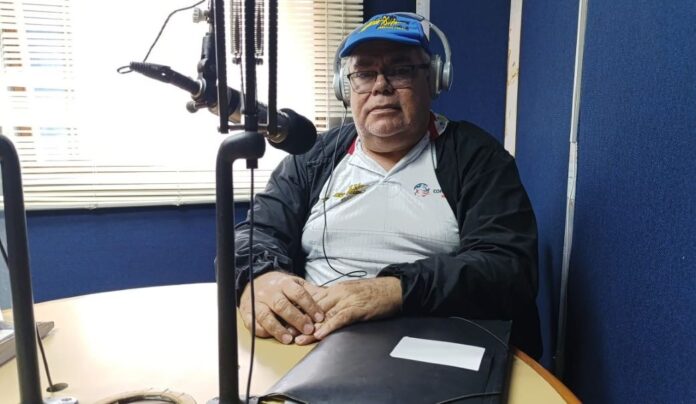 Periodista Oscar Castro