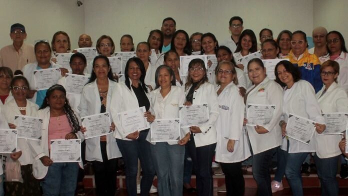 Más de 70 médicos carabobeños