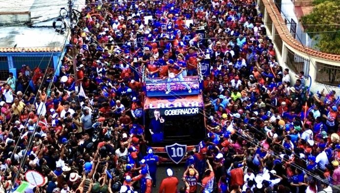 Multitudinaria caminata en apoyo a Lacava