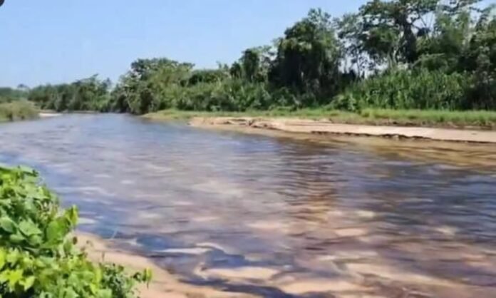 Atacan un oleoducto en Colombia