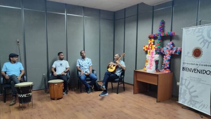 Conversatorio sobre Cruz de Mayo