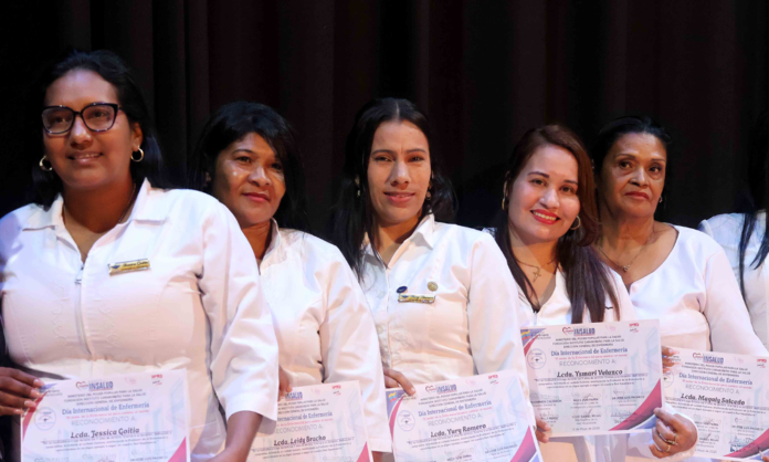 Homenajeadas más de 300 profesionales