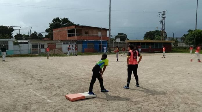 Juegos amistosos de la kickingball
