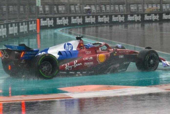 Norris gana a Piastri