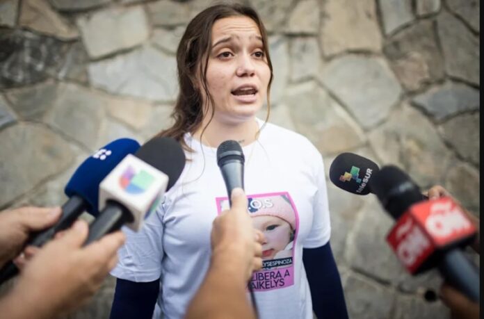 Madre de niña venezolana