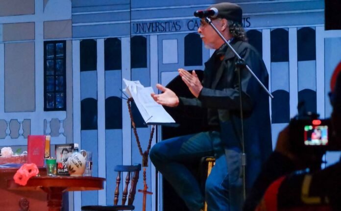 Poeta en Carabobo El poeta Fidel Hernández presentó poemario