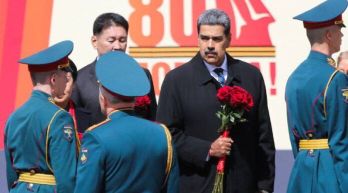 Presidente Maduro es despedido con aplausos