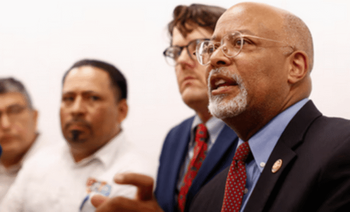 Impiden a congresista de EE. UU.