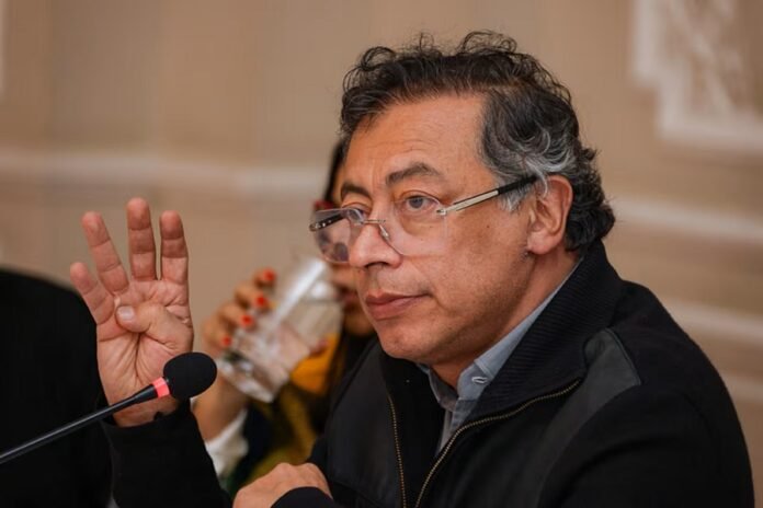 Grupo de expresidentes arremete contra Petro