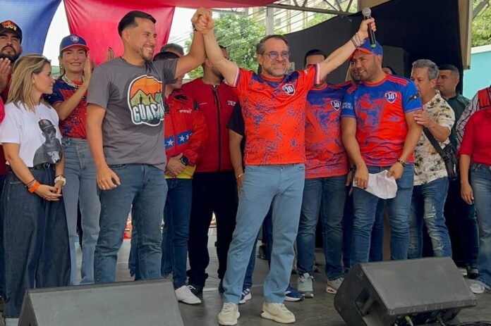 Alcalde Castañeda inscribe su candidatura ante el CNE