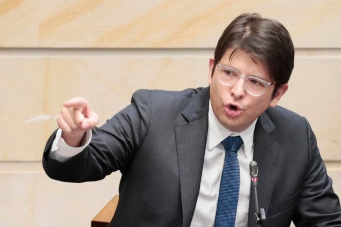 Venezuela condena atentado contra senador