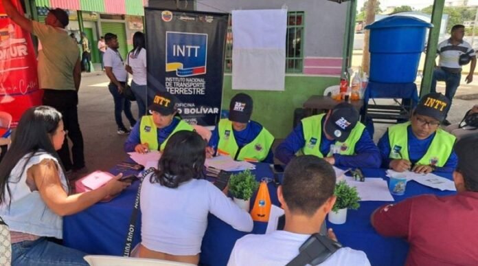 Despliegan operativo de trámites vehiculares