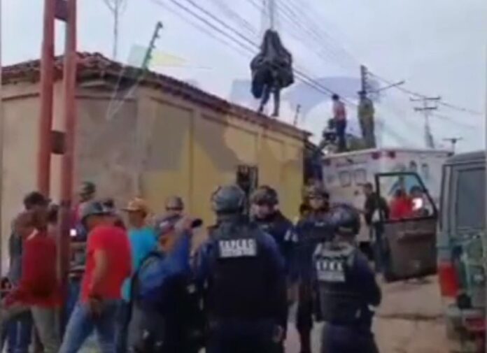 Paracaidista cae sobre tendido eléctrico