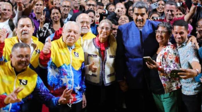 Padres venezolanos son ejemplo de amor