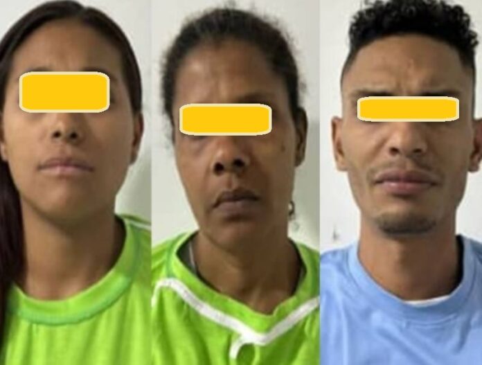 Le caían a palos a una adolescente