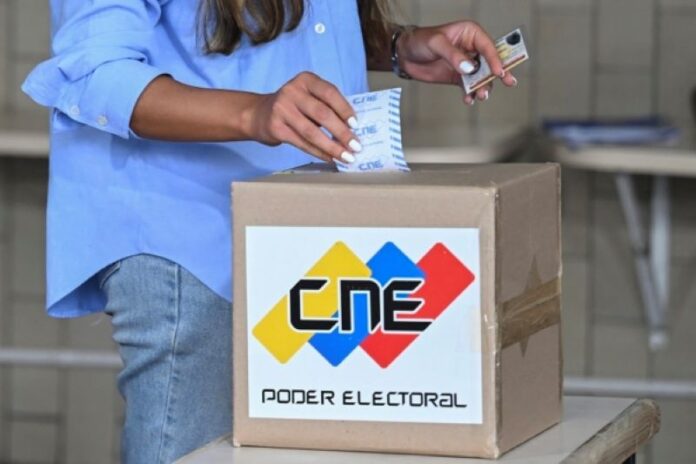 CNE distribuye el 100% del material