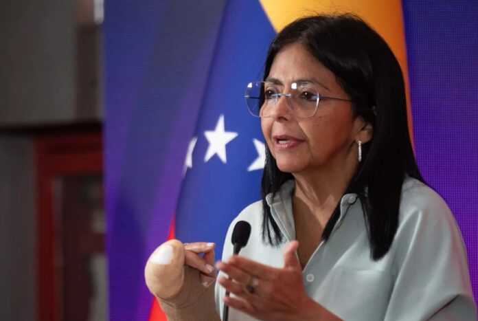 Vicepresidenta Rodríguez llega a Viena